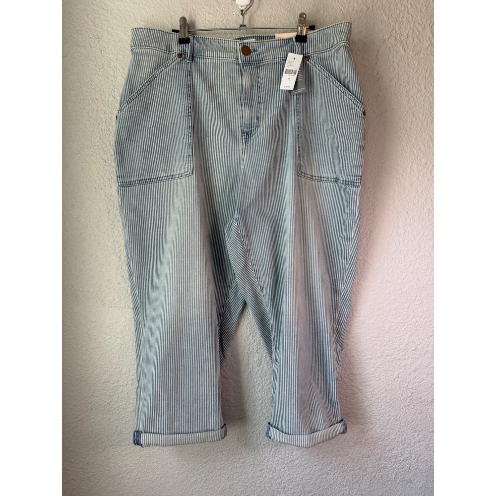 NWT Lane Bryant Womens 14 Mid-Rise Railroad Stripe Boyfriend Fit Capri Jean - Picture 3 of 6